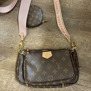 Great condition Louis Vuitton Multi Pouchette. Hardly worn (less than 10 times)
